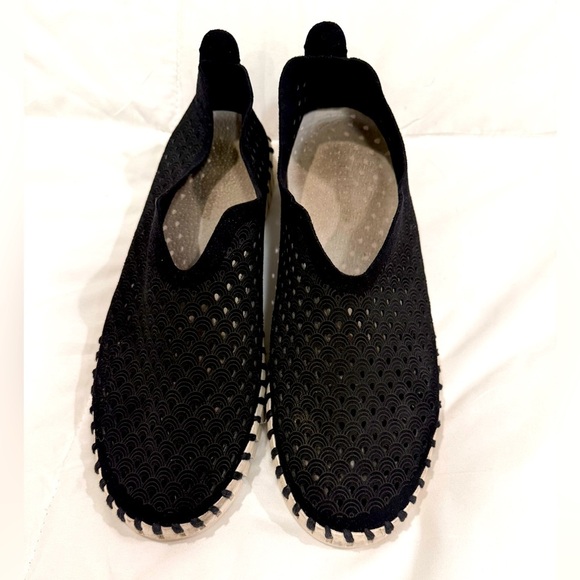 Ilse Jacobsen Tulip Perforated Sneaker (Women)
Size 40 Size 10 - Picture 3 of 7